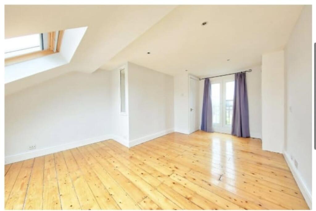 House in Twickenham - View 3