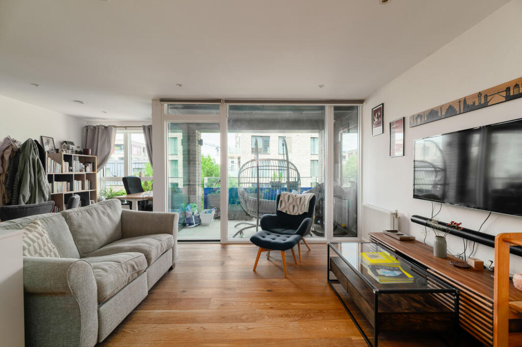 14 Peartree Way, London, SE10 photo 4
