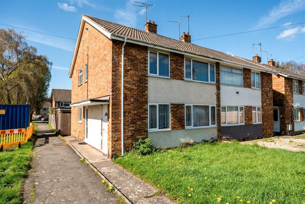 Main image of property: Nash Close, Keynsham, Bristol