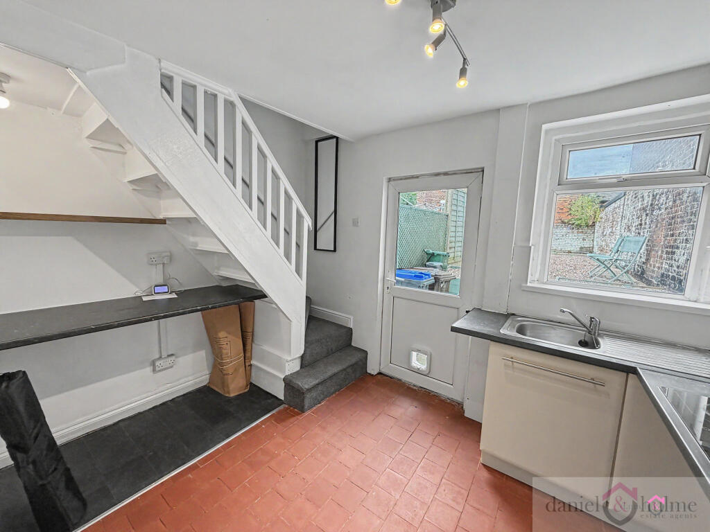 House in Stoke-on-Trent - More