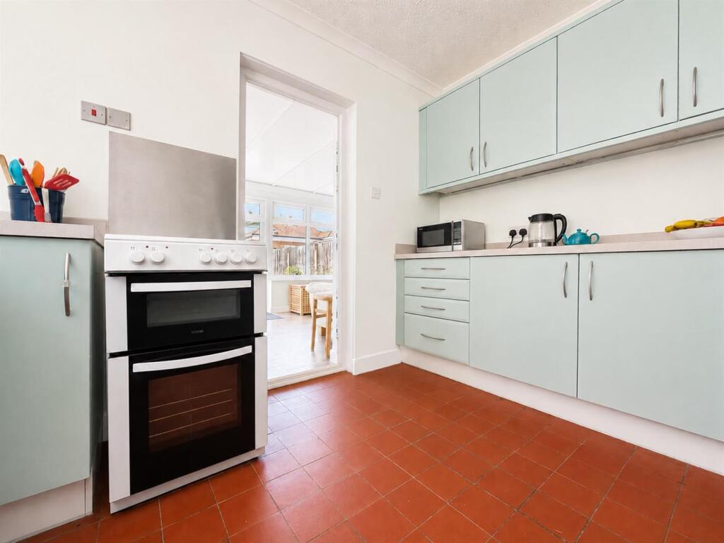 House in Portsmouth, Port Solent - More