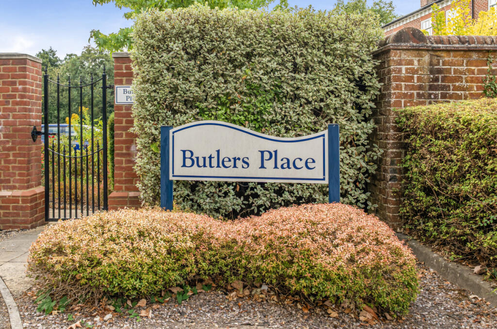 Apartment in Guildford - View 5