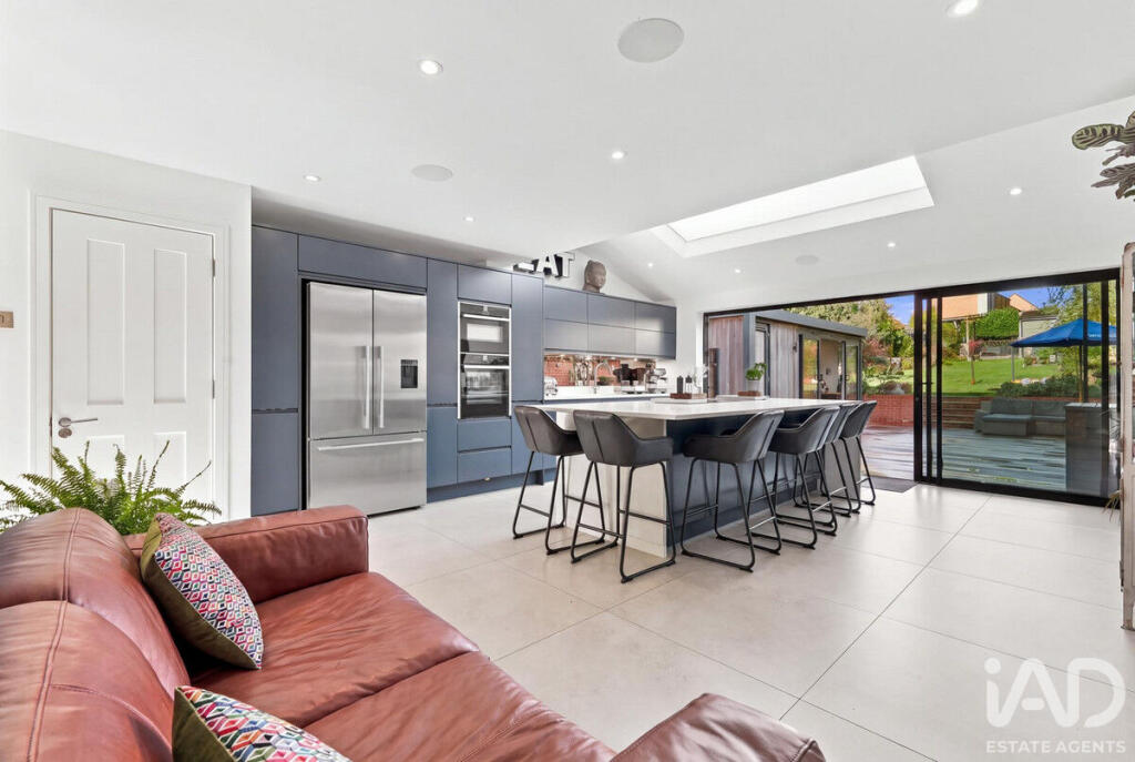 House in Bishop's Stortford, Hockerill - View 2