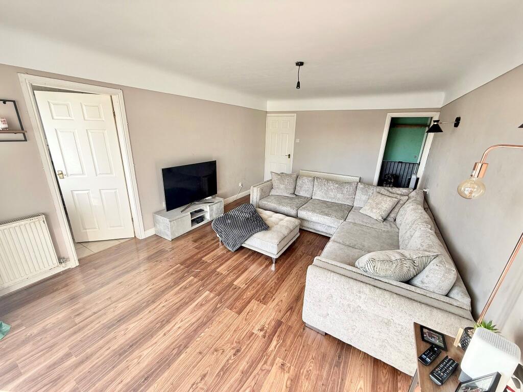 Cloverfield Gardens, Little Sutton, Ellesmere Port, Cheshire West And Chester photo 4