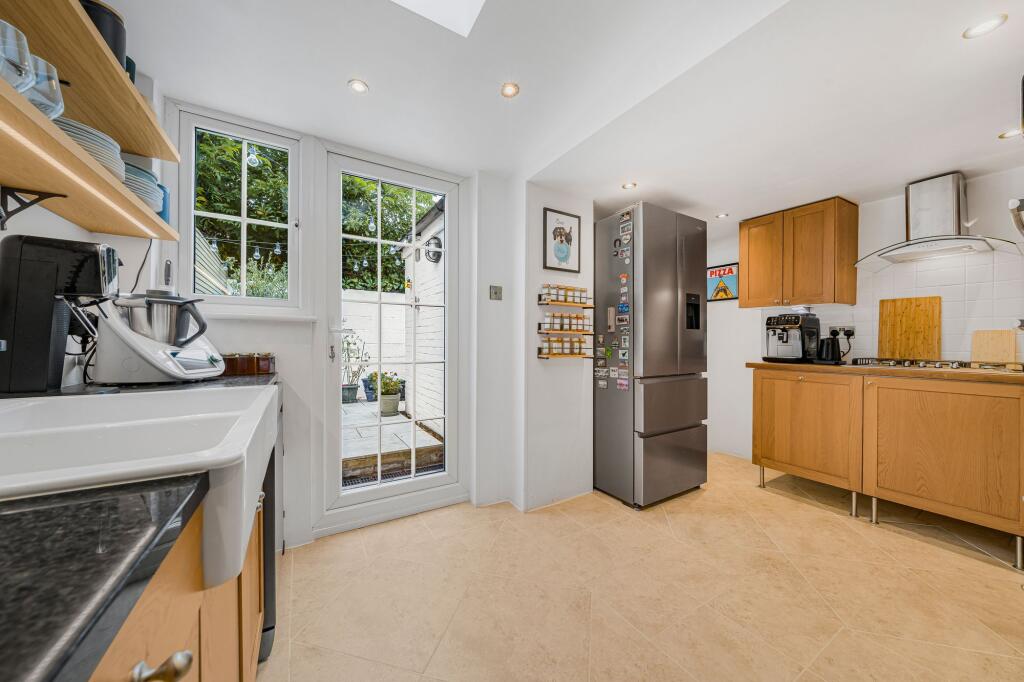 House in London, Spring Grove - View 4