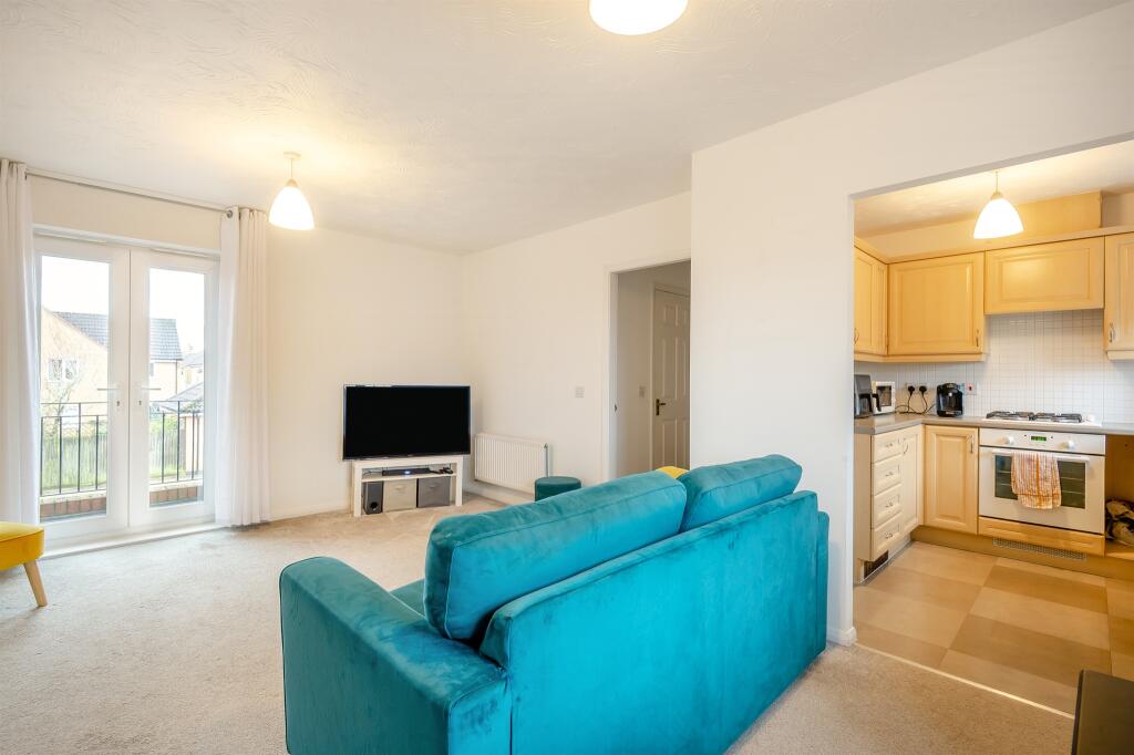 Firs Avenue, Uppingham, Oakham photo 3