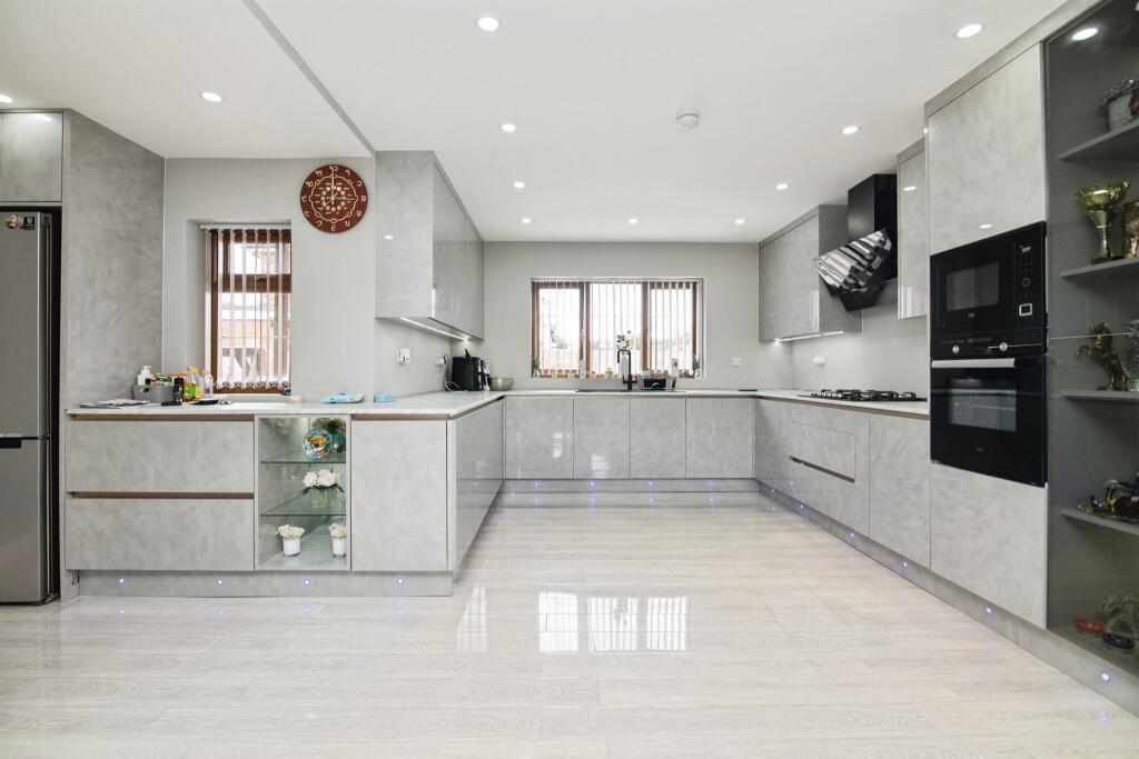 House in Sandwell, West Midlands - View 3