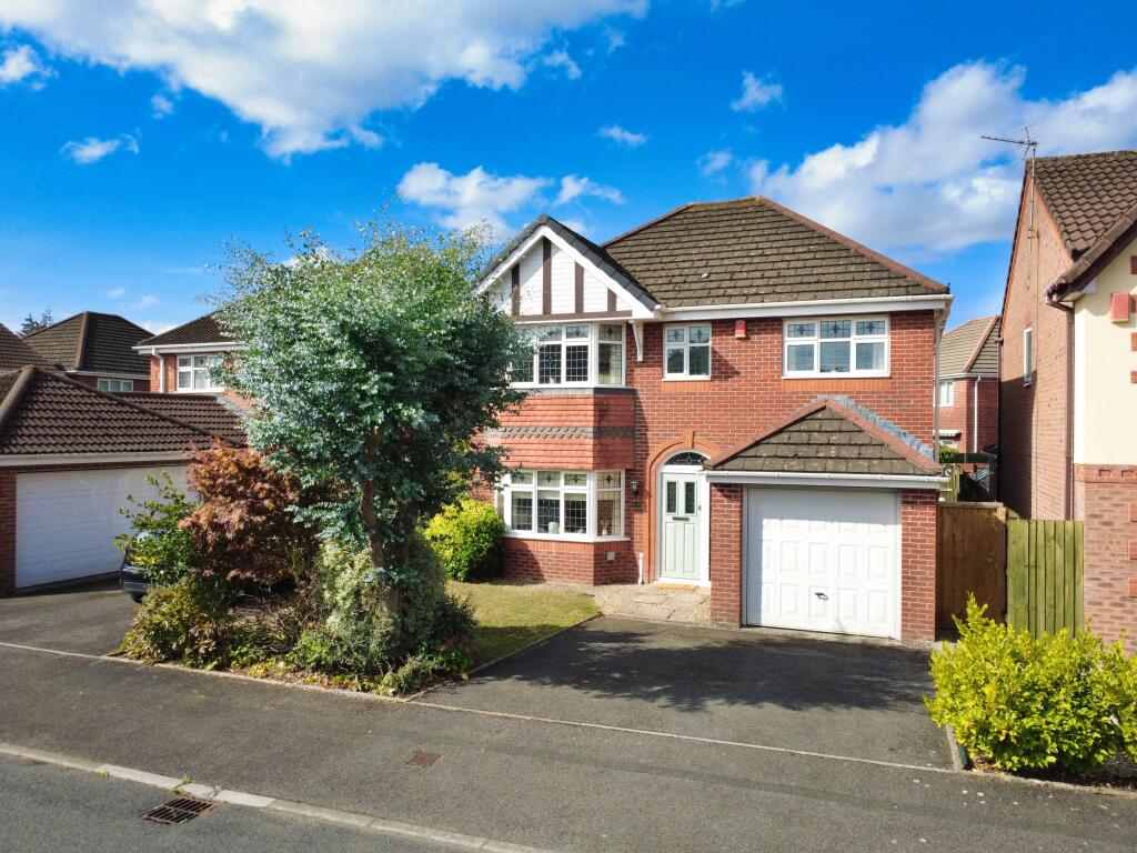 Main image of property: Clos Brenin, Pontyclun, CF72 9GA