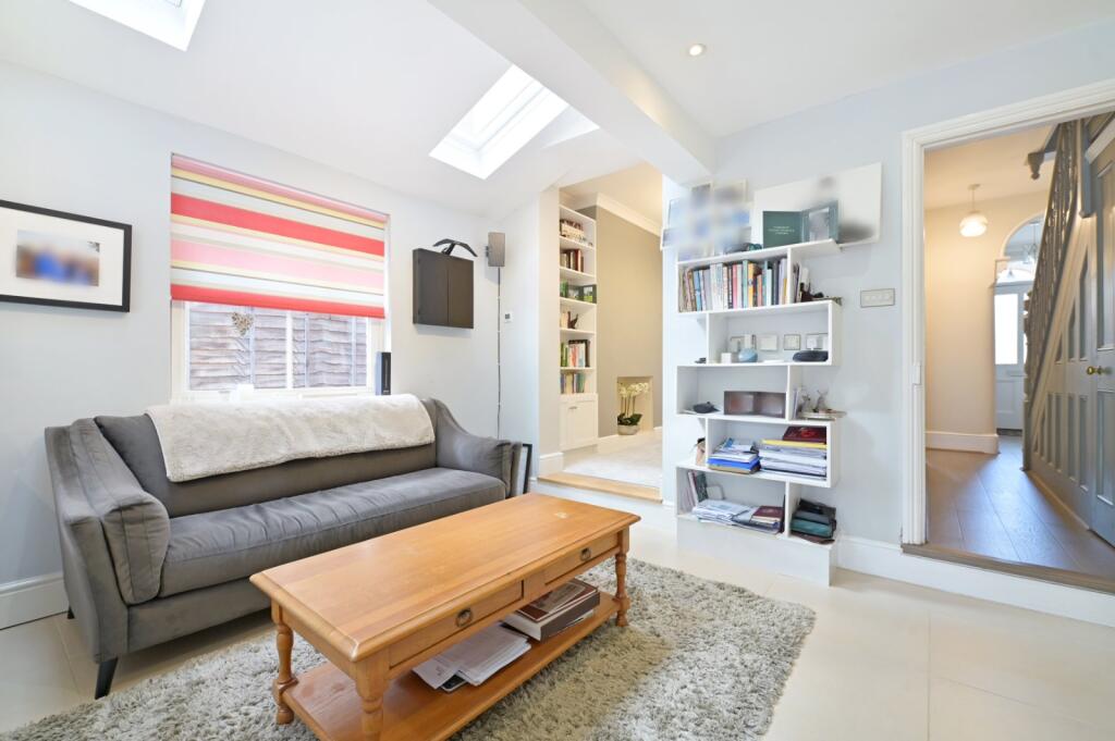 House in Windsor - View 5