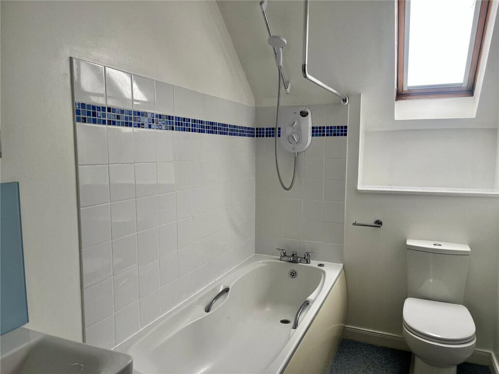 Apartment in Kirkcaldy, Fife - More