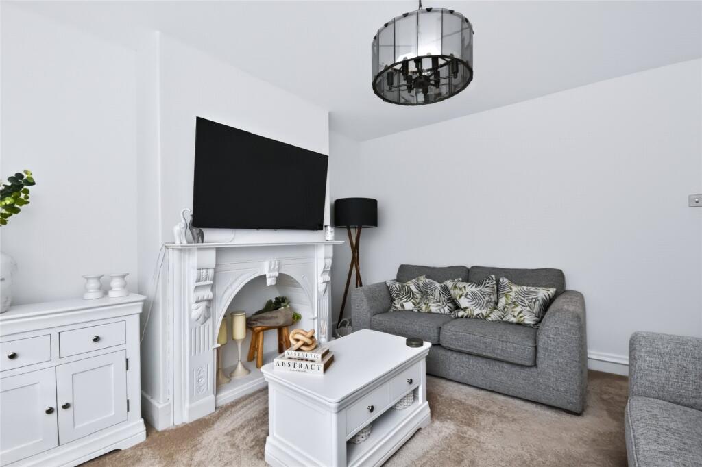 House in Oldham, Greater Manchester - View 5