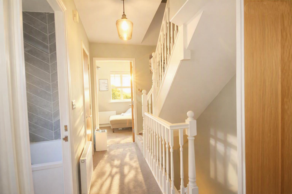House in Wakefield, Featherstone - More