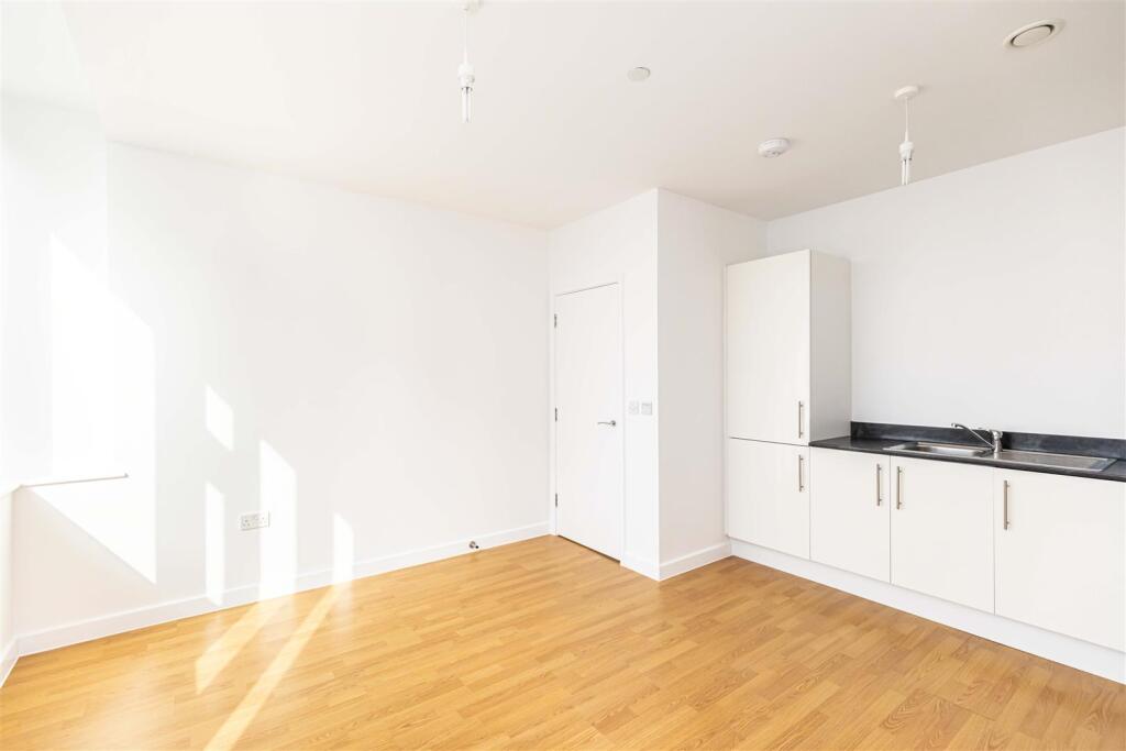 Christchurch Road, Bournemouth - View 5