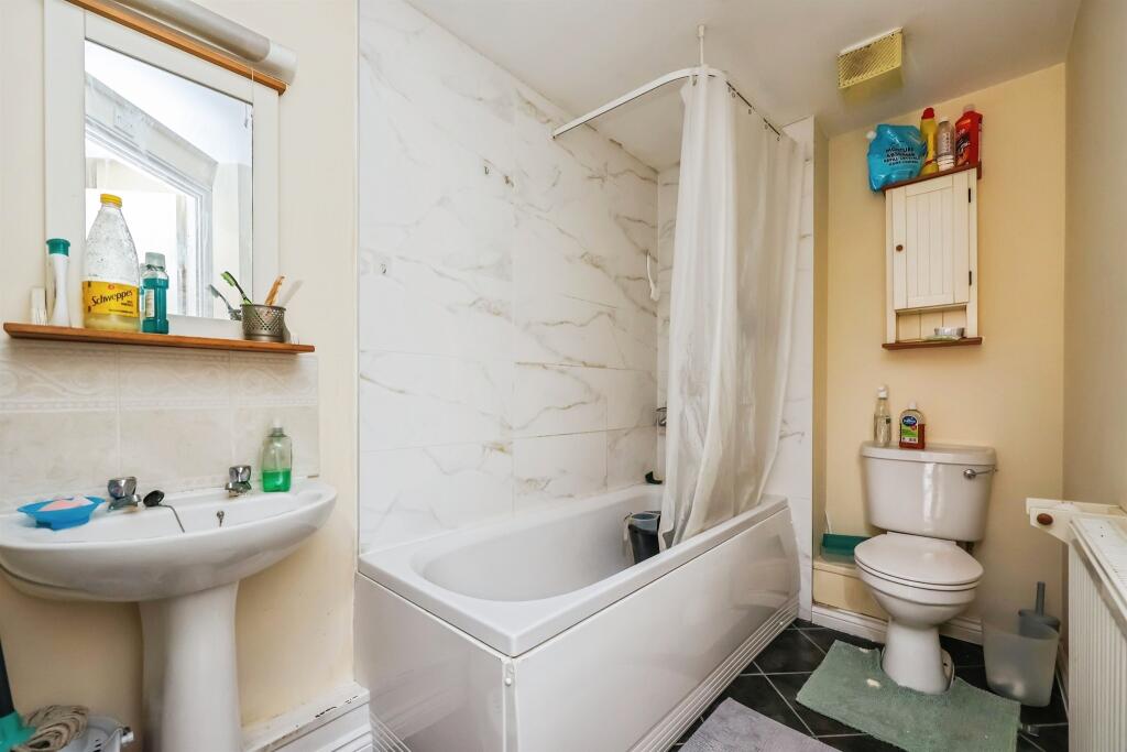 Apartment in Ashfield, Hucknall - View 6