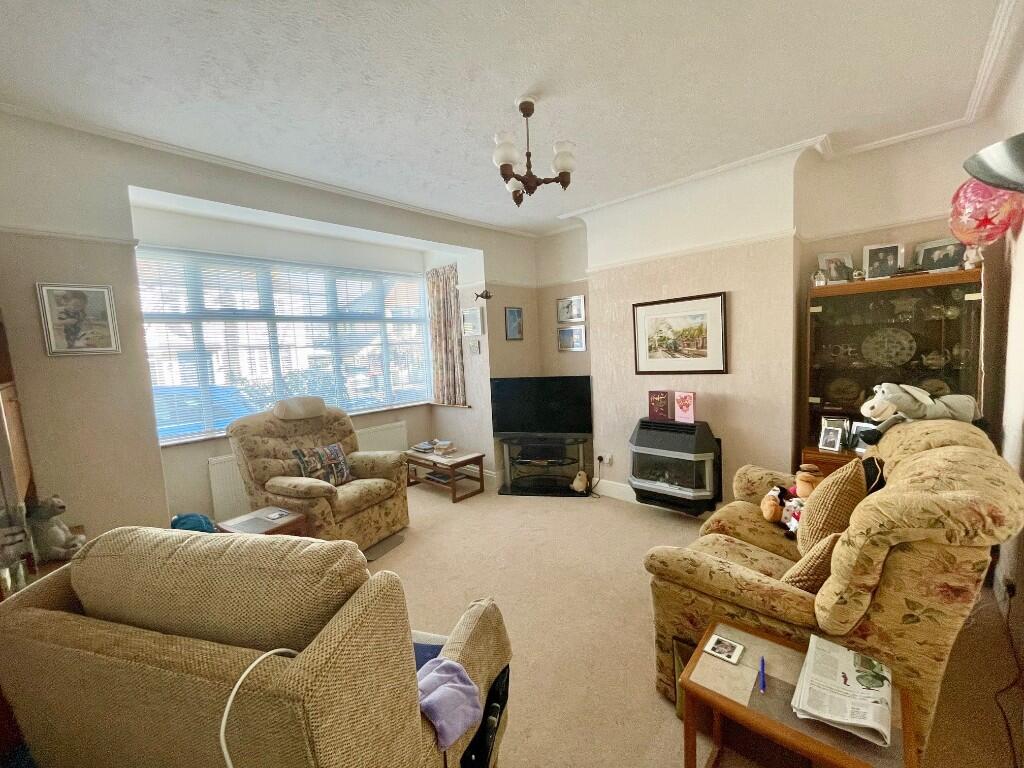 Highlands, Leigh-On-Sea, Essex, SS9 photo 4