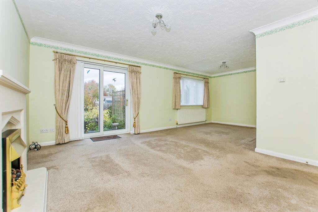 St. Edmunds Drive, Emneth, Wisbech photo 3