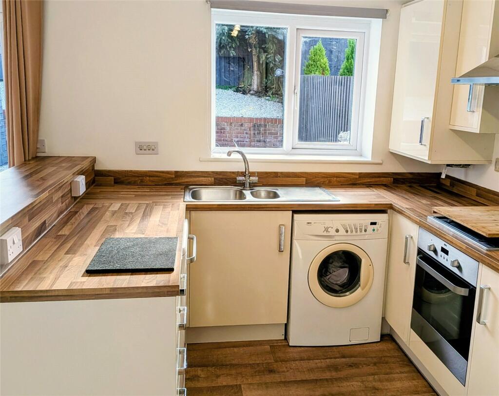 House in Sandbach, Elworth Park, Ettiley Heath - More