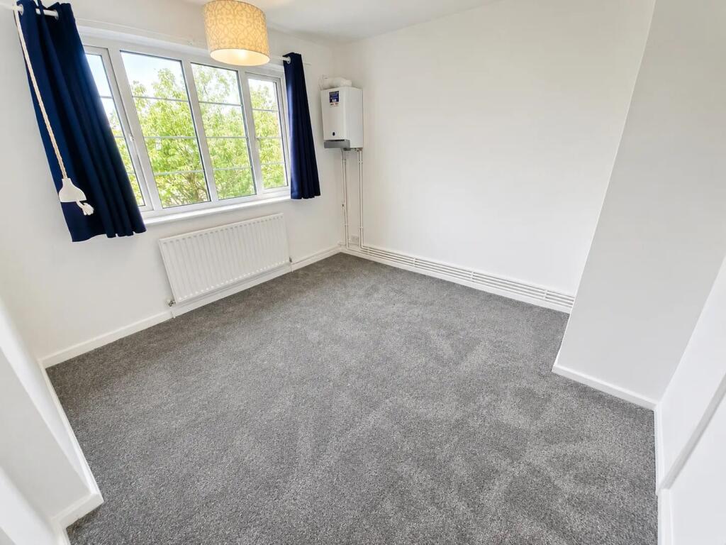 Apartment in Southend-on-Sea - More