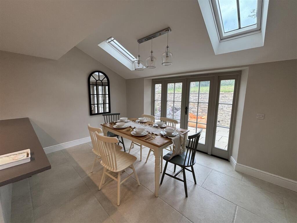 House in Gloucester - View 4