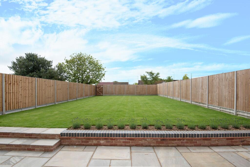 Beautifully Presented Brick and Flint Home in Docking photo 4