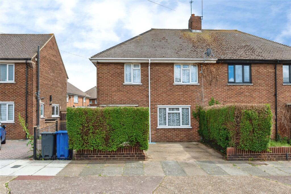 Main image of property: Crescent Road, Aveley, South Ockendon, Essex, RM15