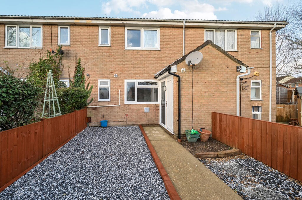 1-bed flat on Falcon Close, Portchester, Fareham, Hamphire, PO16, £170,000