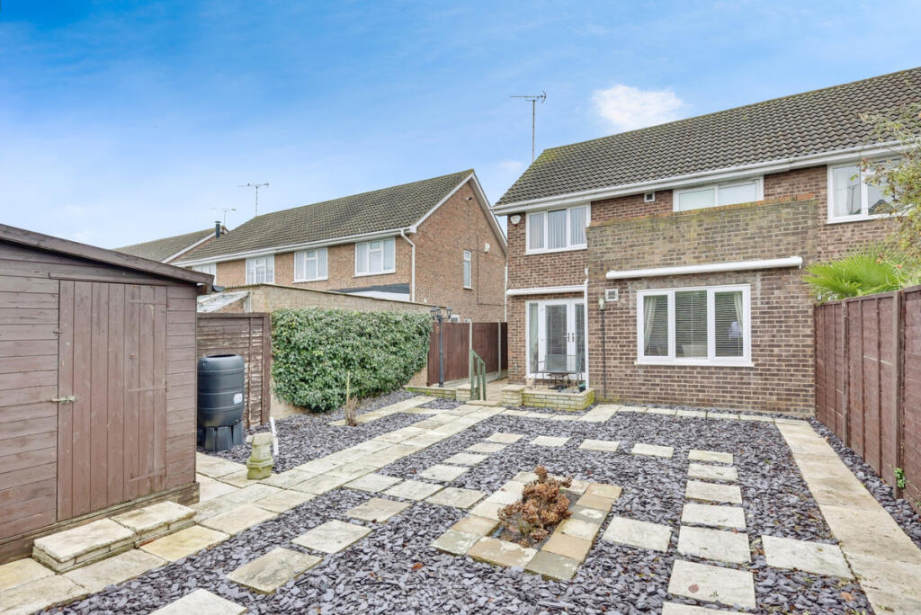 Woodside Avenue, Benfleet photo 2