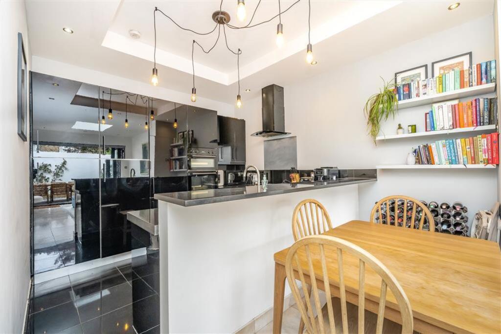 Apartment in London - View 3