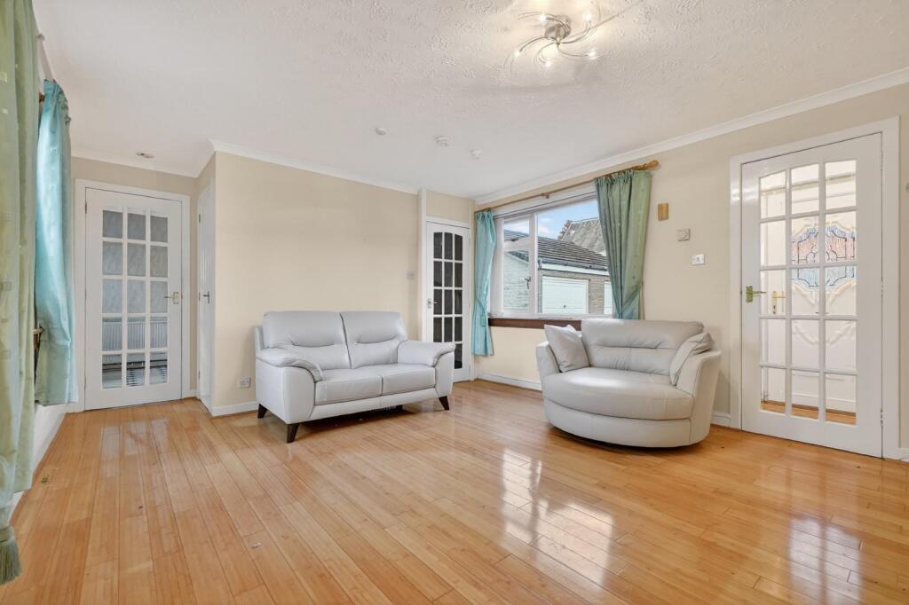 10, Kelvin Walk, Largs photo 3
