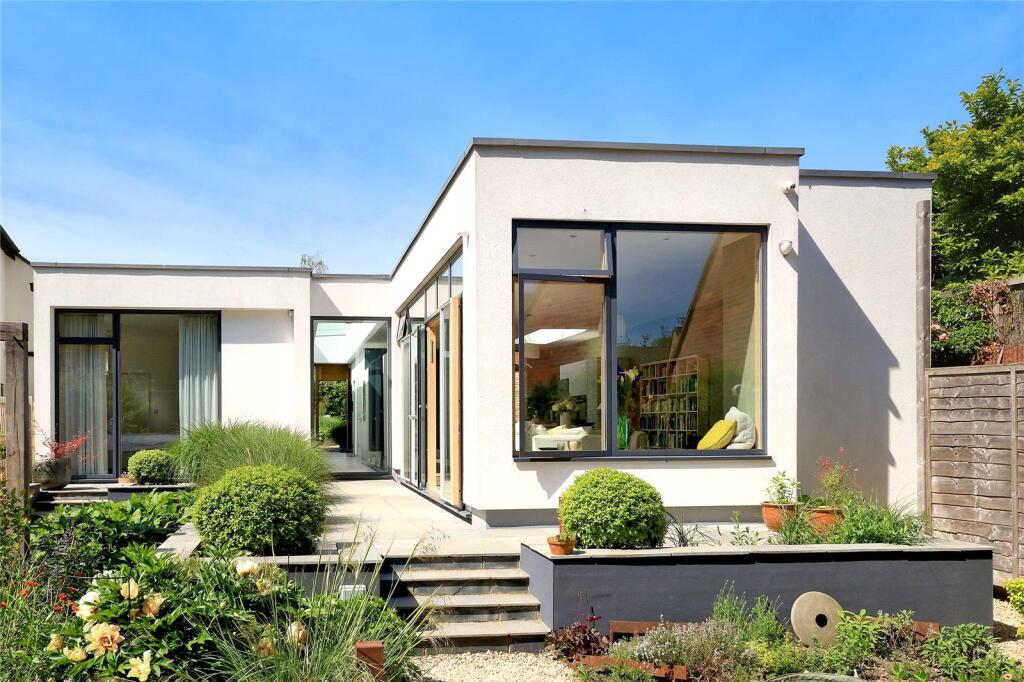 3-bed detached on Cherry Tree Lane, Chalfont St. Peter, Gerrards Cross, Buckinghamshire, SL9, £1,500,000