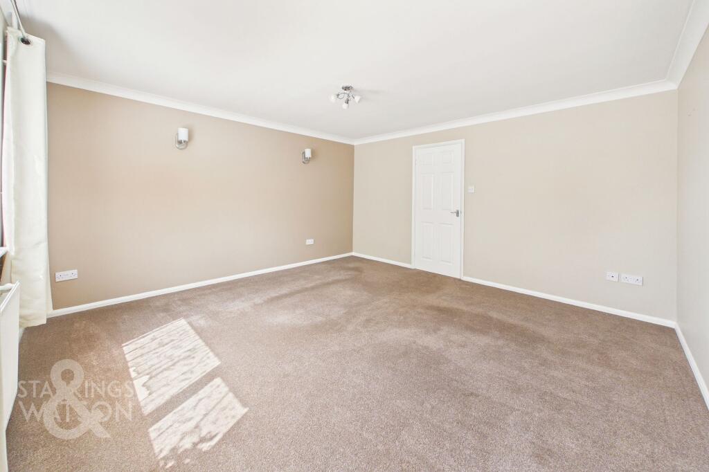Howlett Drive, Clover Hill, Norwich photo 4