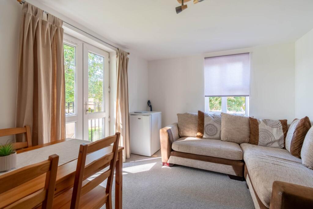 Apartment in Cadbury Heath, Kingswood - View 5