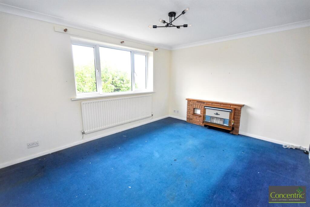 Apartment in Wolverhampton, Pendeford - View 3