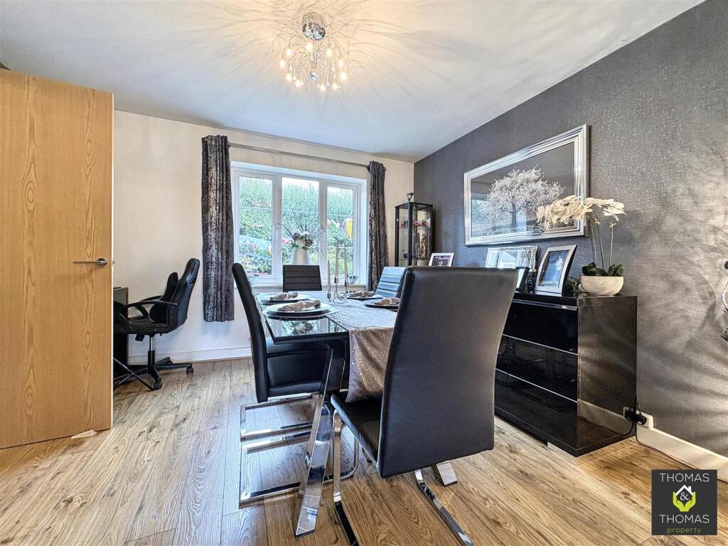 House in Gloucester - View 5