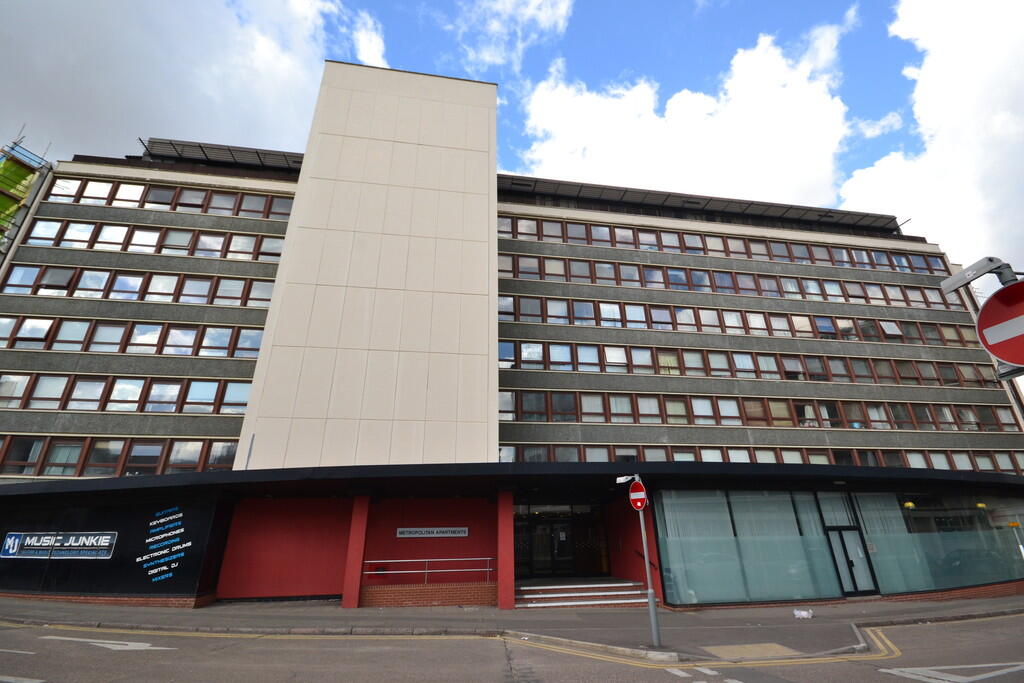 Main image of property: Metropolitan Apartments, 20 Lee Circle