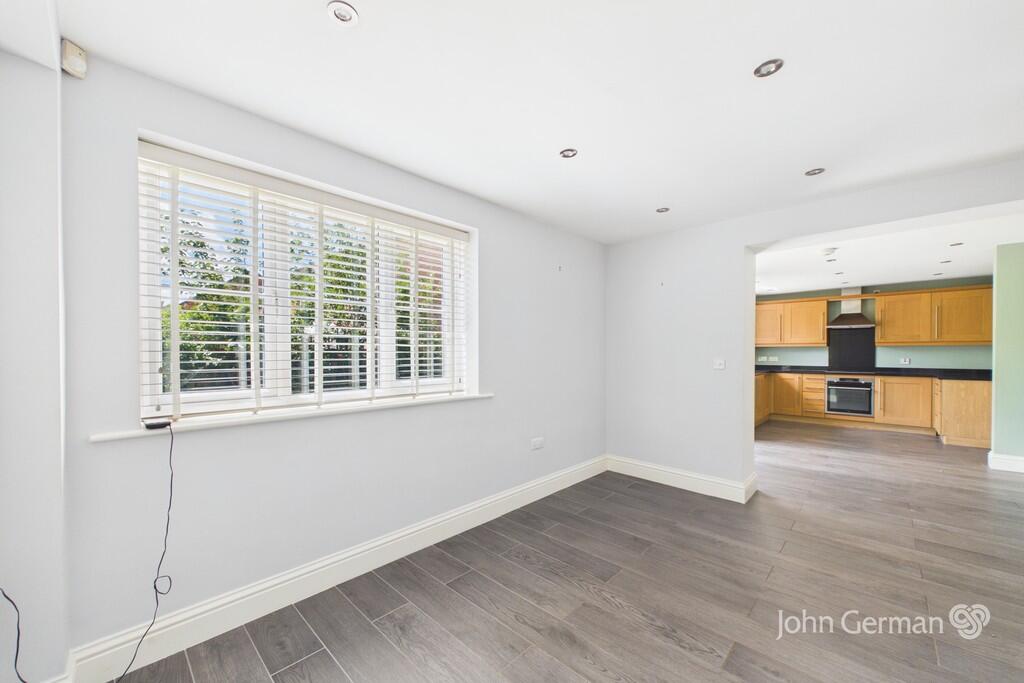 Wright Crescent, Ashbourne photo 4