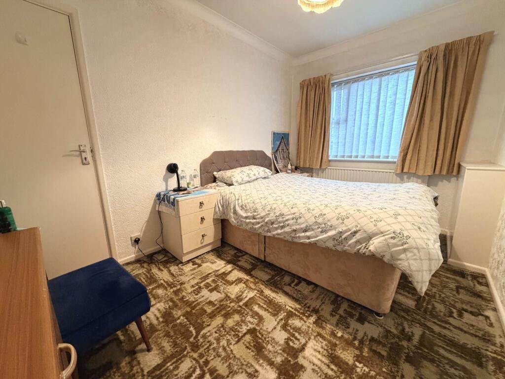 Squires Court, Cairn Grove, Blackpool, FY4 2RA photo 3