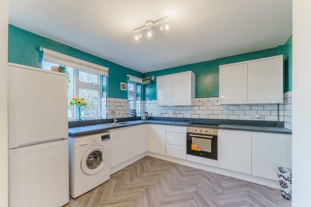 Royds Avenue, Castleford, West Yorkshire, WF10 photo 3