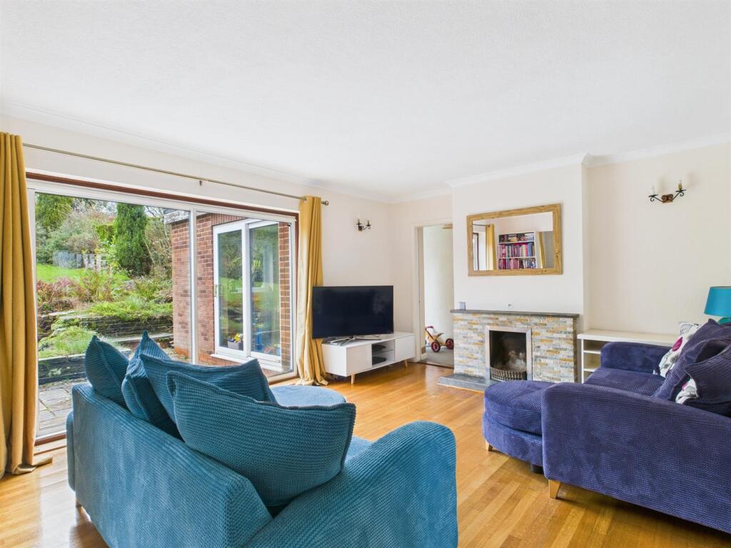 Hall Farm Road, Duffield, Belper, Derbyshire photo 2