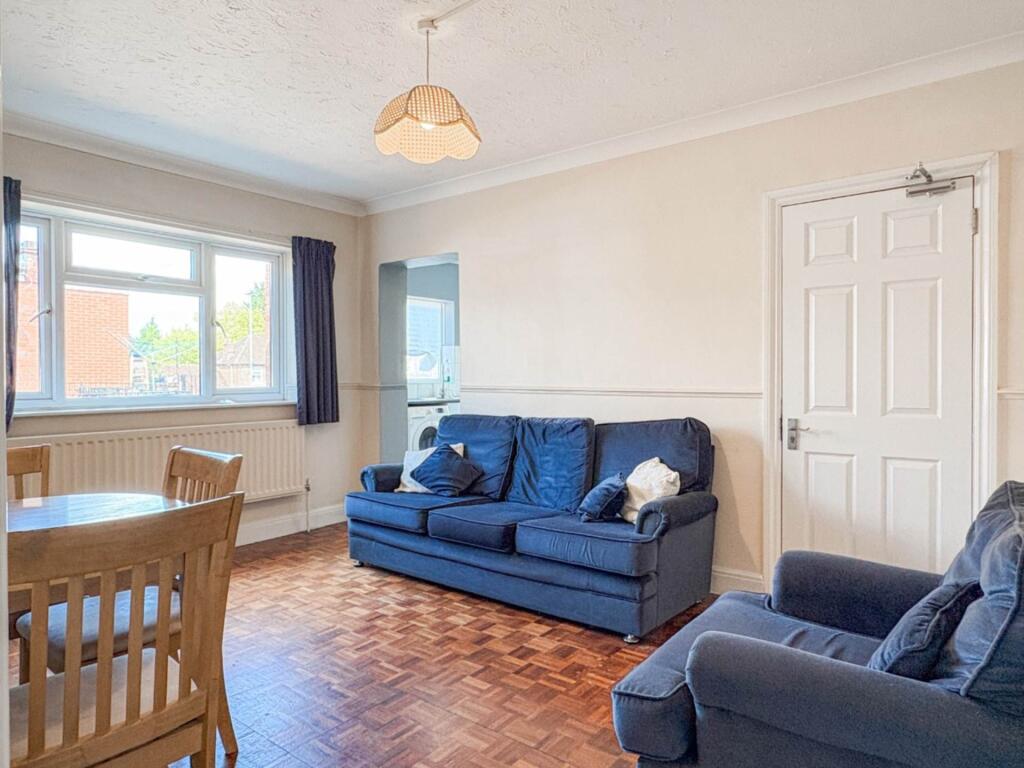 House in Reading, Lower Earley, Earley - View 4