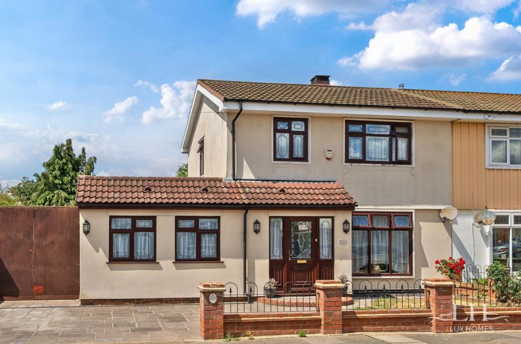 4-bed semi-detached on Albany Road, Hornchurch, £525,000