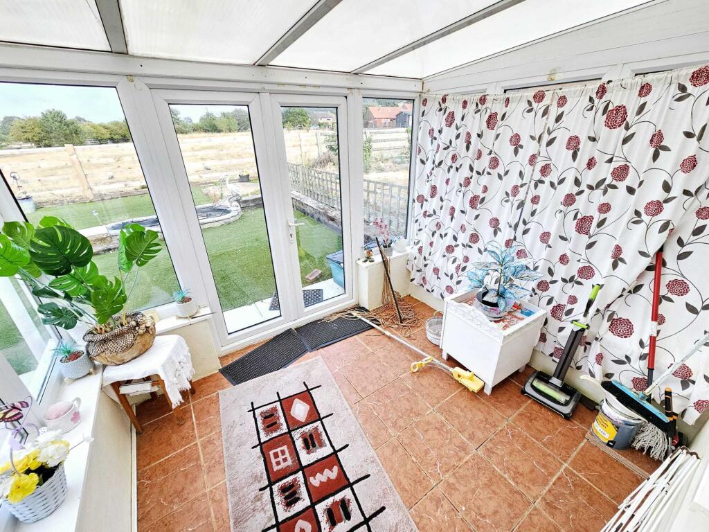 House in Staxton, Willerby - More