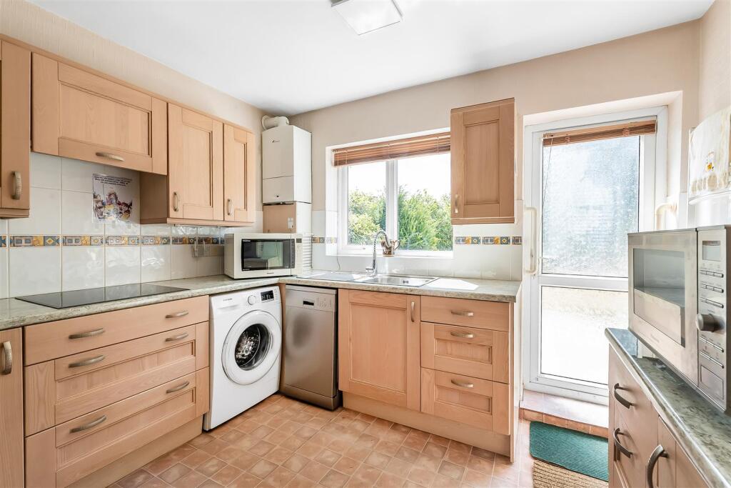 Apartment in Mole Valley, Surrey - View 3