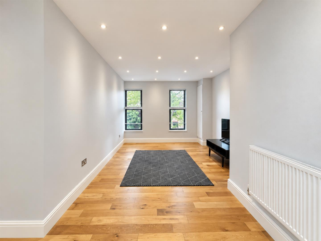Apartment in Slough - View 5