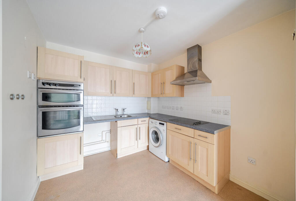 Apartment in Sutton - More