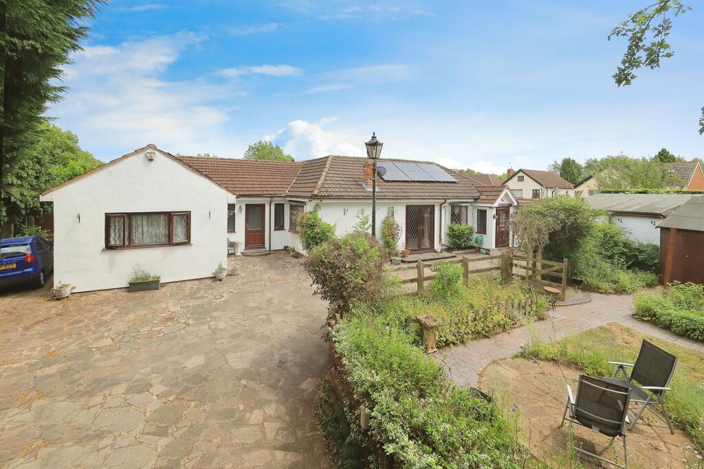 3-bed detached on Olive Avenue, Wolverhampton, £340,000