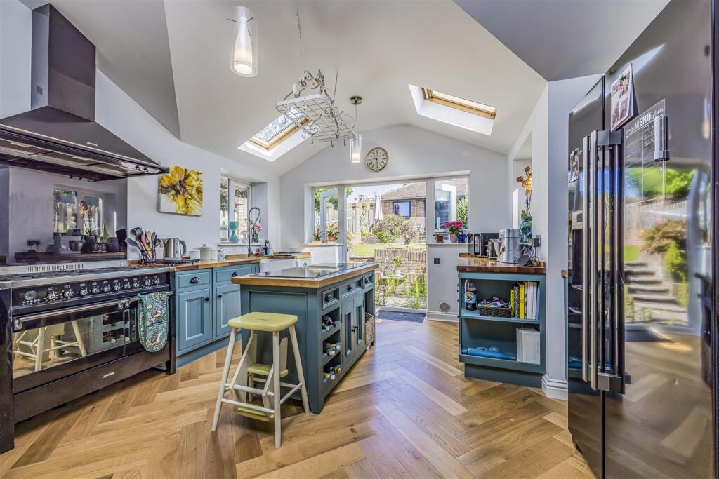 Woodfield Avenue, Farlington, Portsmouth - View 2