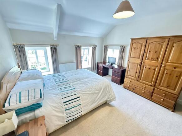 FRONT DOUBLE BEDROOM 2