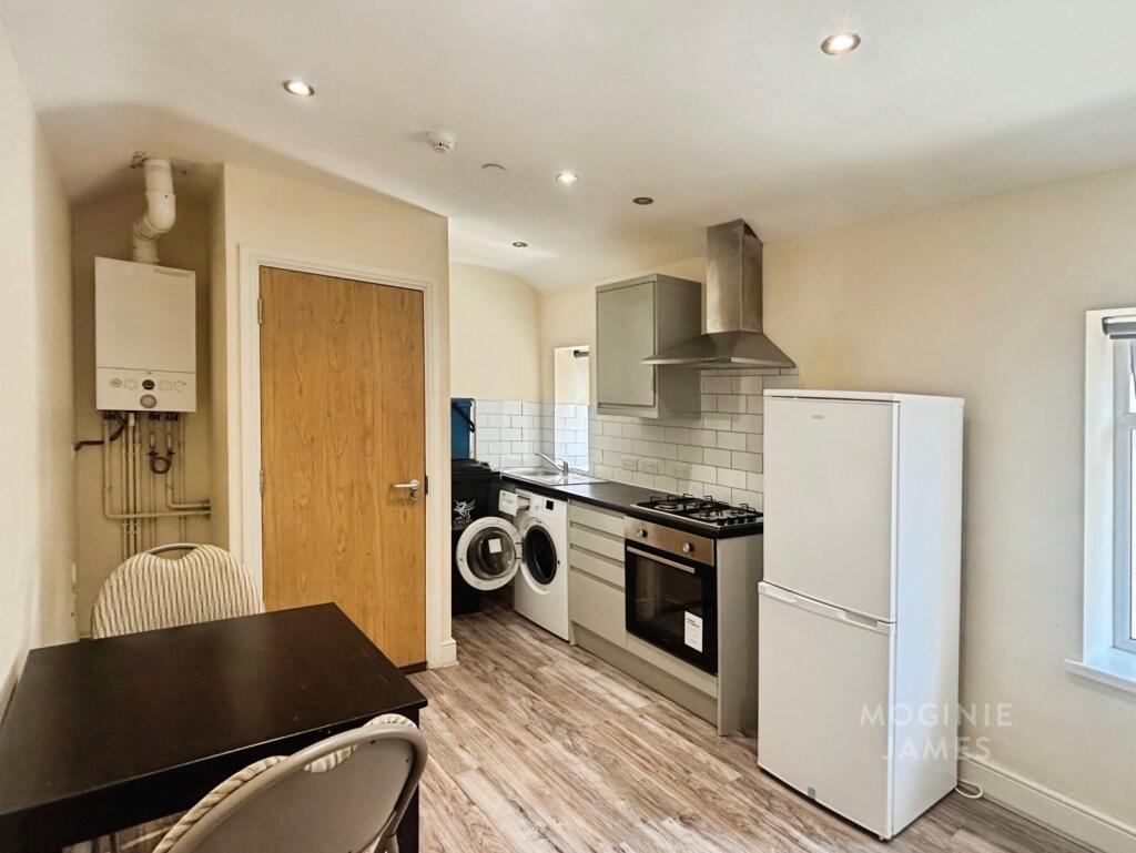 Apartment in Cardiff, Adamsdown - View 2