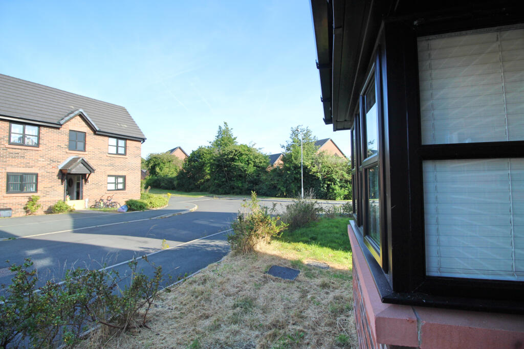 Westleigh Close, Bolton, BL5 photo 5